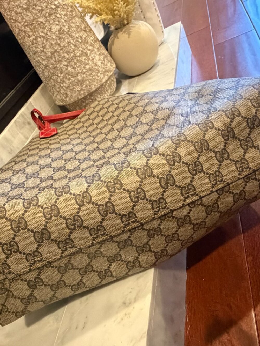 ✨ Gucci GG Supreme Reversible Tote – Red Interior ✨ - Picture 8 of 9